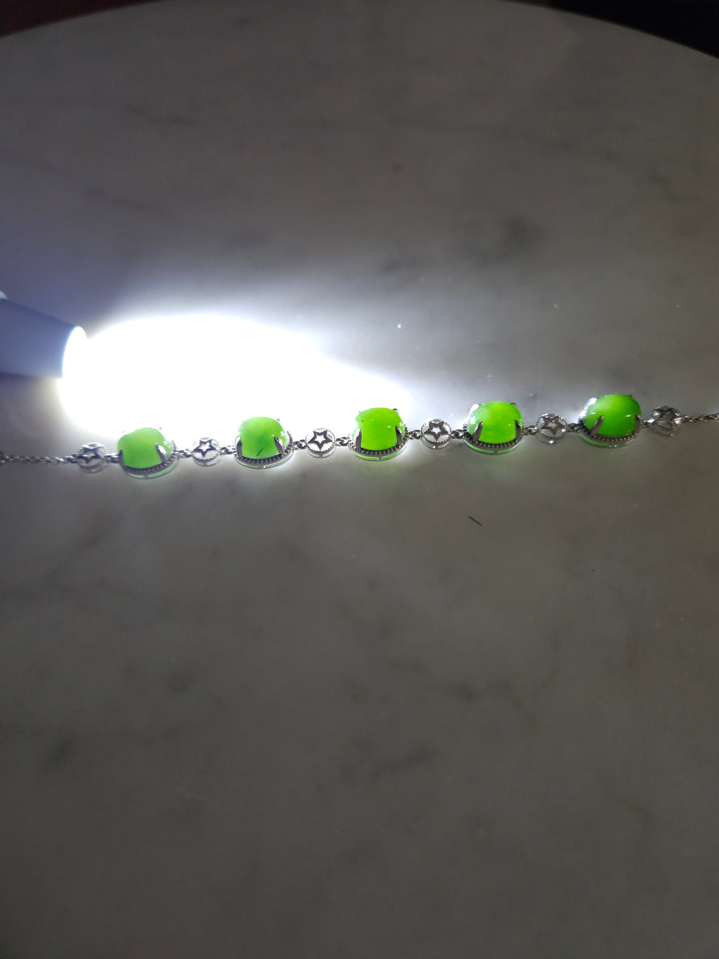 Siberian jasper bracelet (nephrite, silver chain setting)