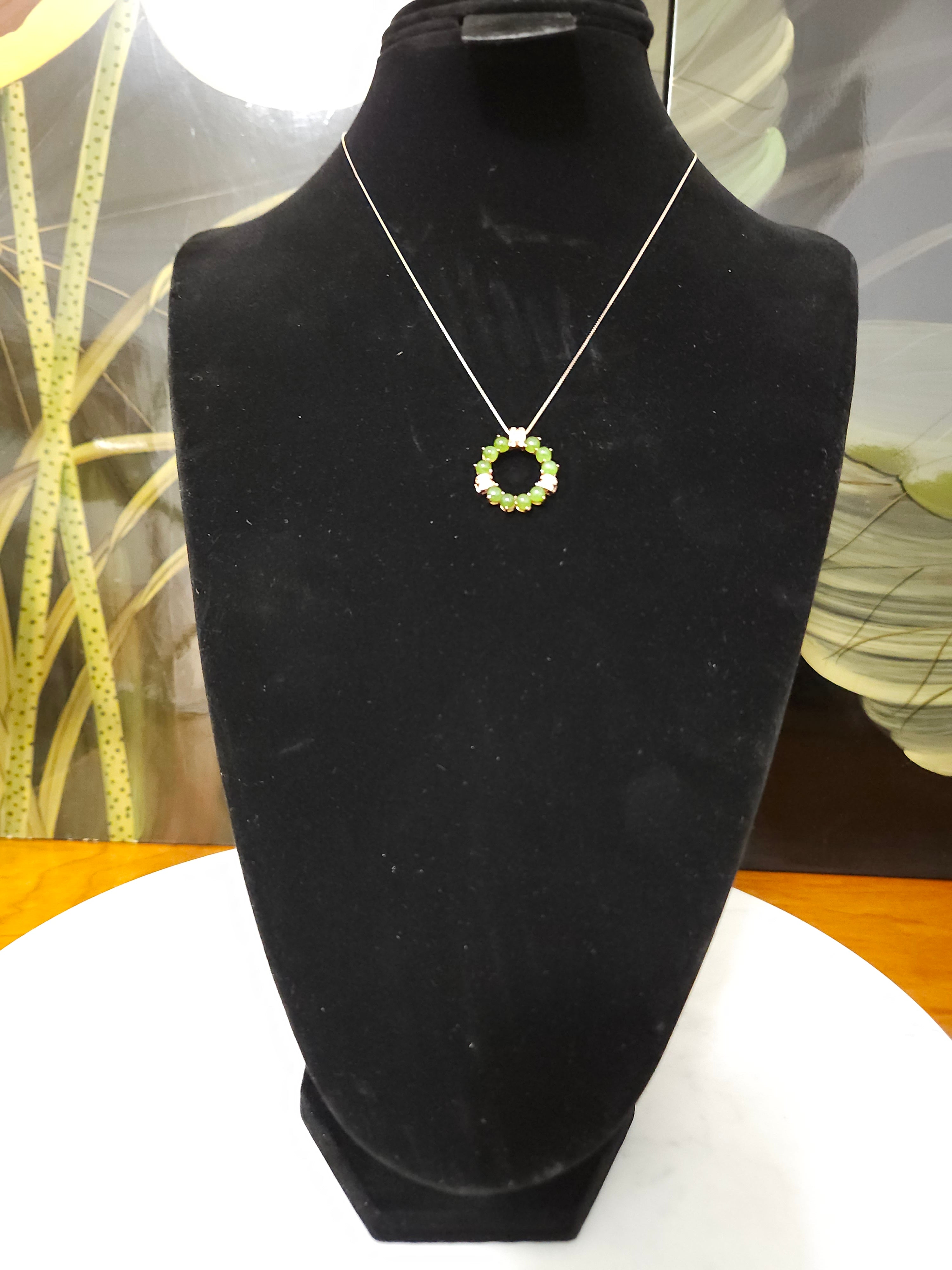 Siberian jade apple green necklace (nephrite, silver chain setting)