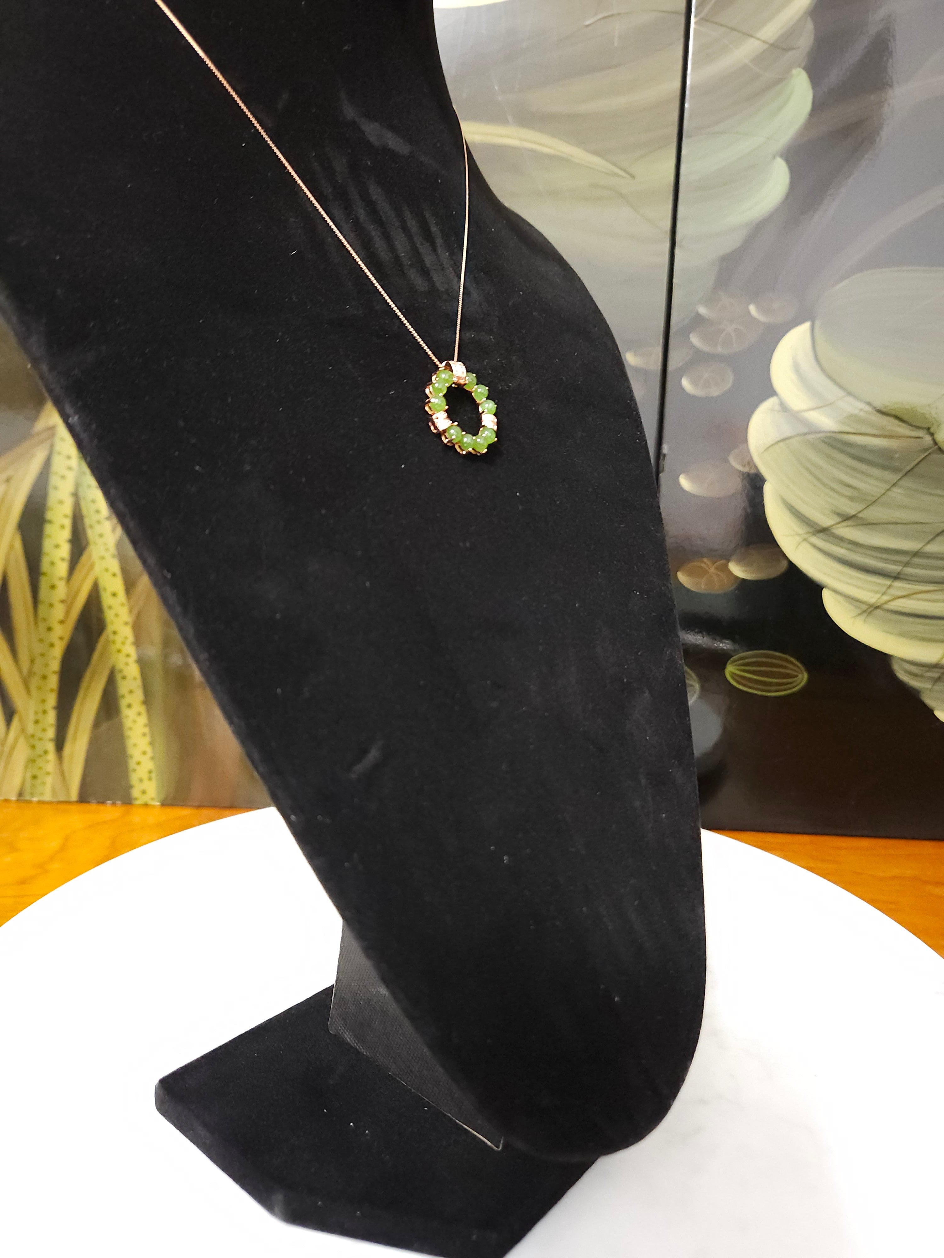 Siberian jade apple green necklace (nephrite, silver chain setting)