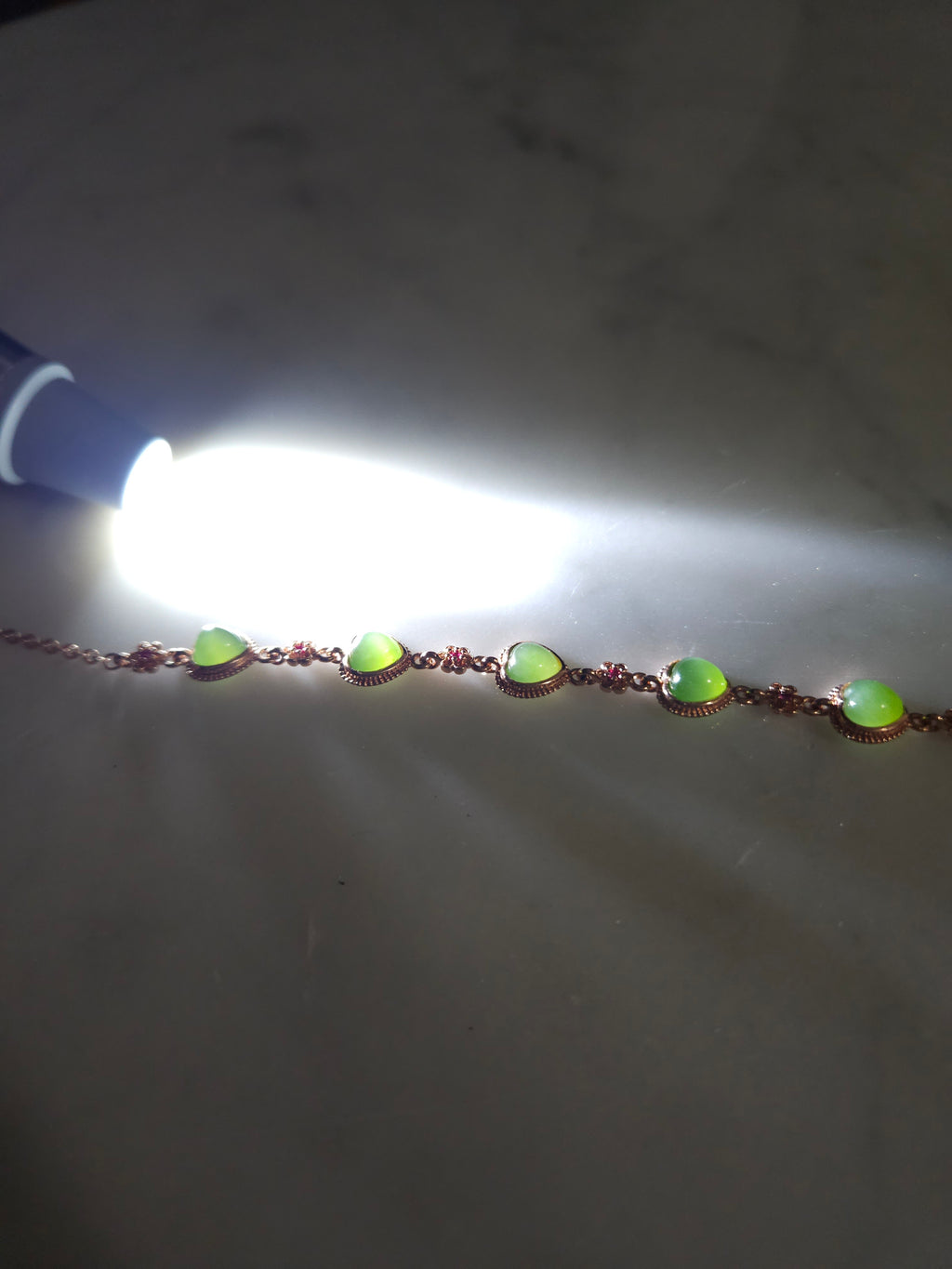 Siberian nephrite jade apple green bracelet (silver chain setting)