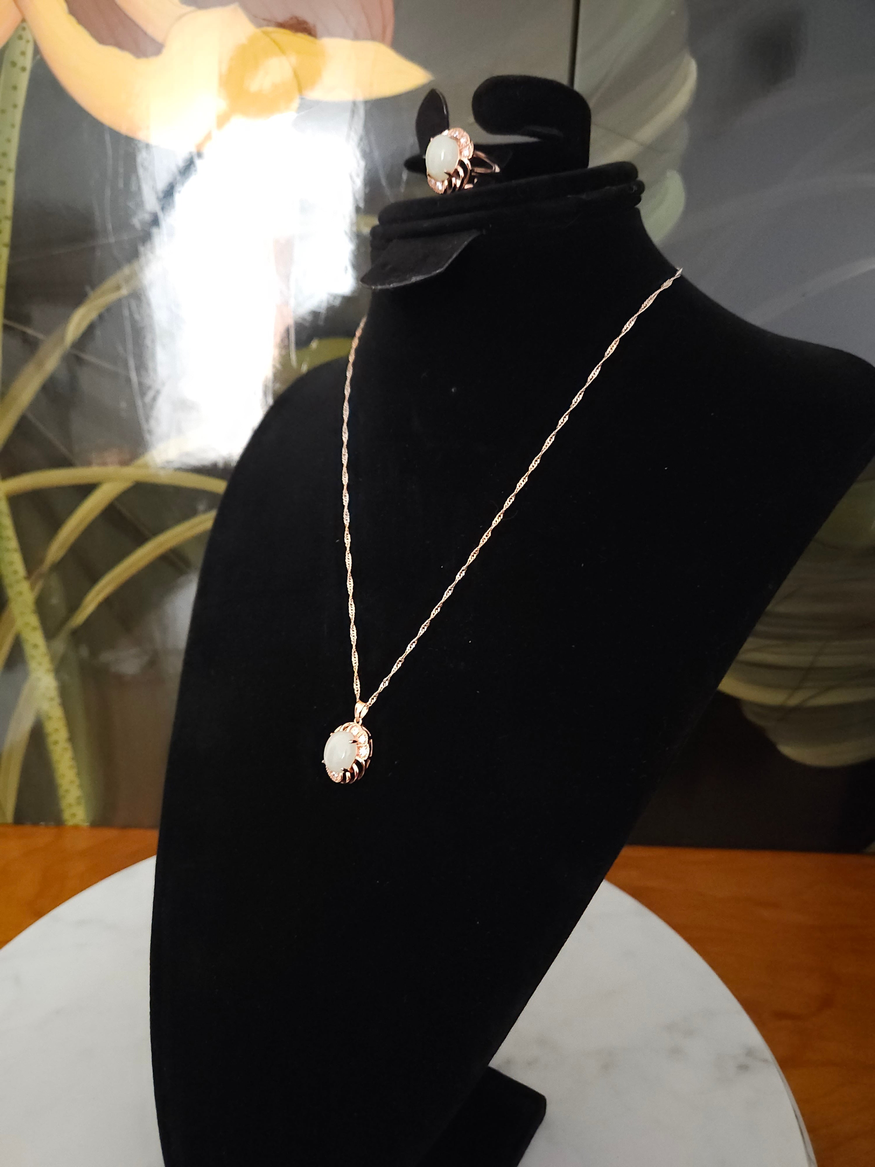 Xinjiang Qiemo white nephrite jade ring and necklace set (with silver clasp and silver chain)