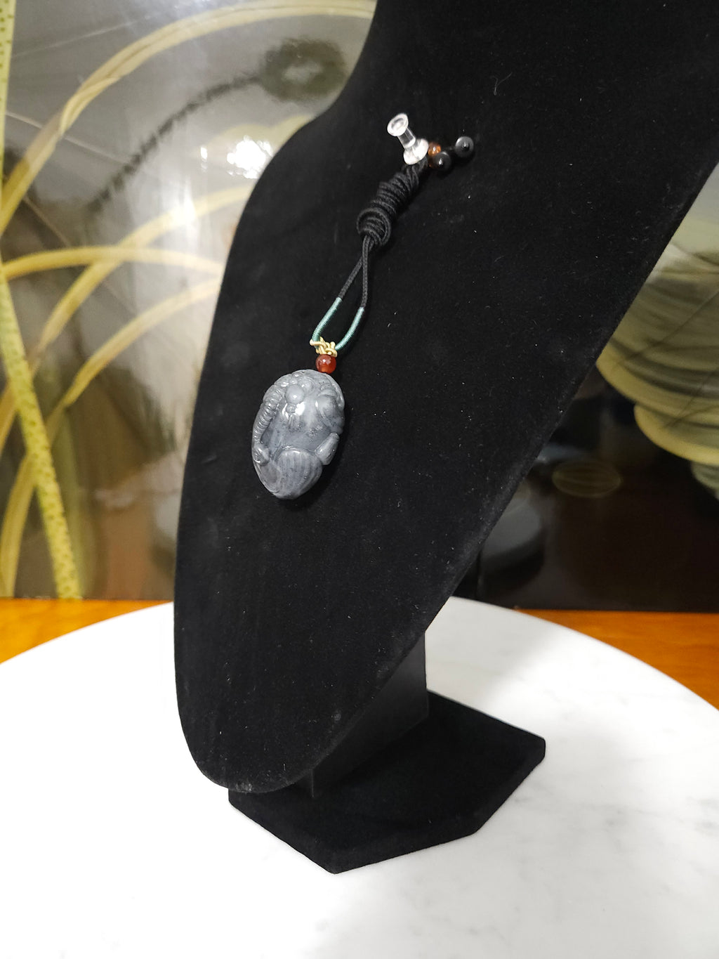 Nephrite river jade black and white jade creative carving stingray pendant