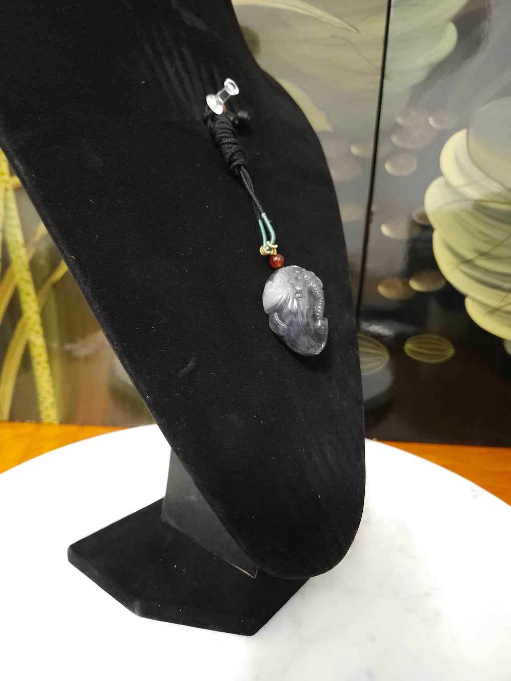 Nephrite river jade black and white jade creative carving stingray pendant