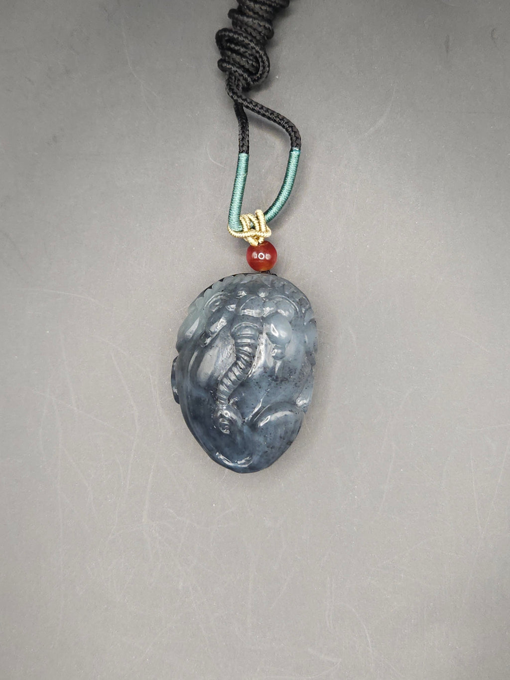 Nephrite river jade black and white jade creative carving stingray pendant